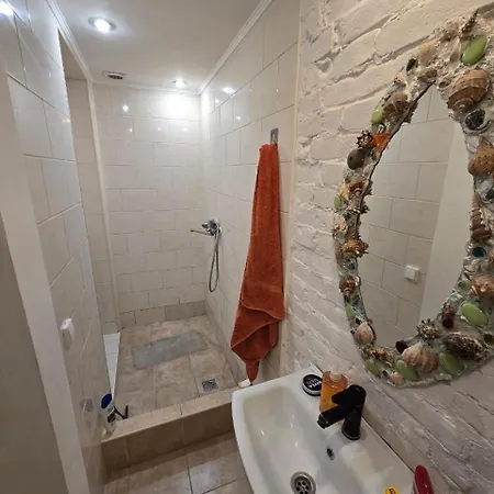 автентична *