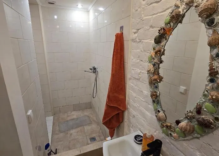 автентична *